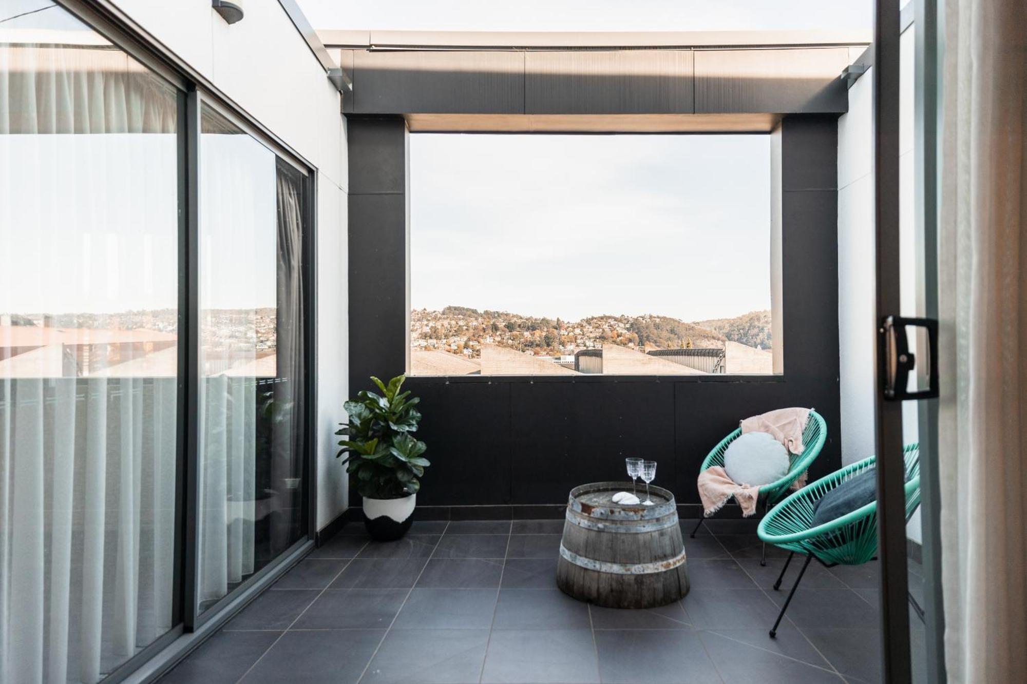 Change Overnight Launceston Bagian luar foto
