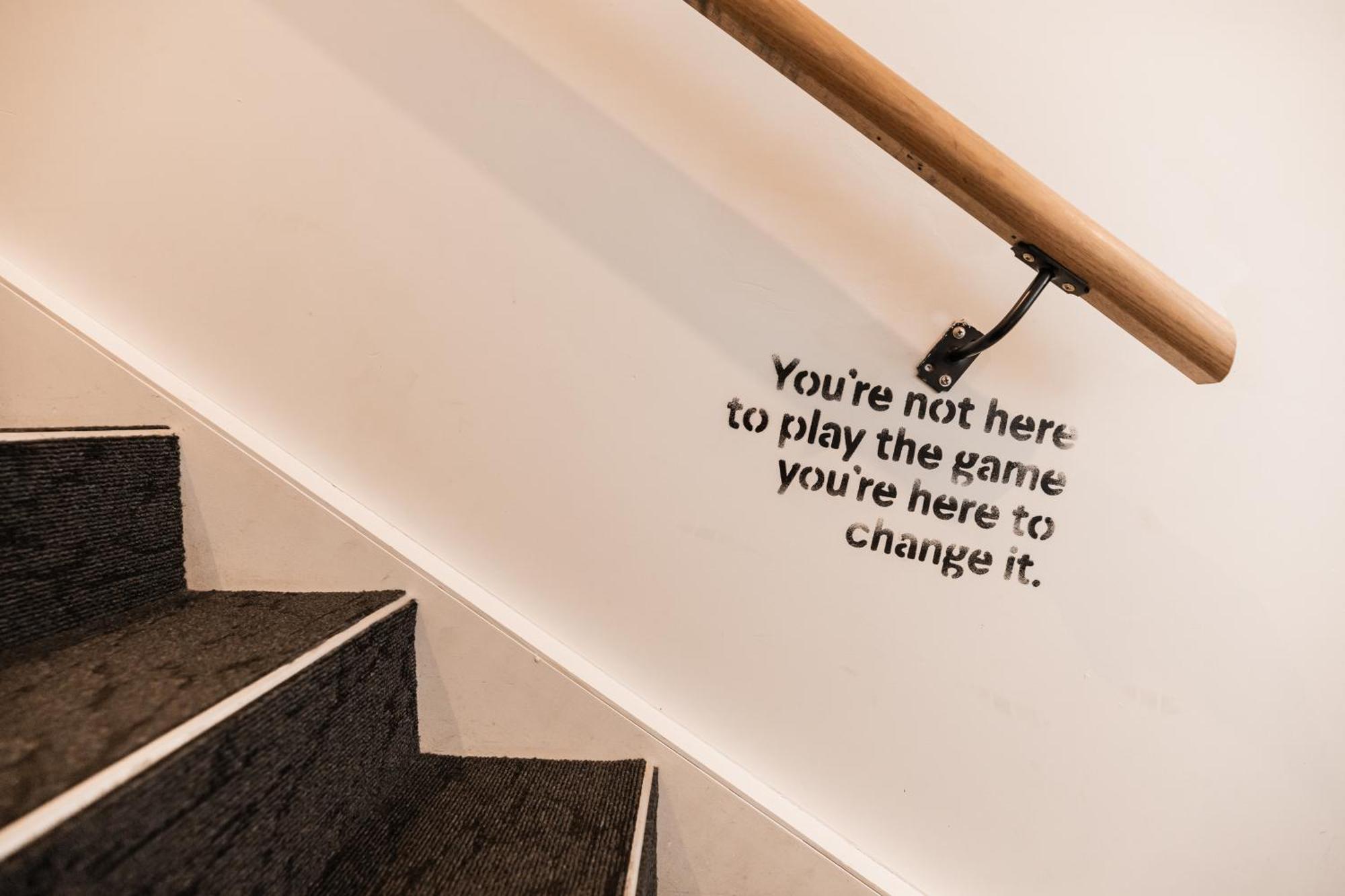 Change Overnight Launceston Bagian luar foto
