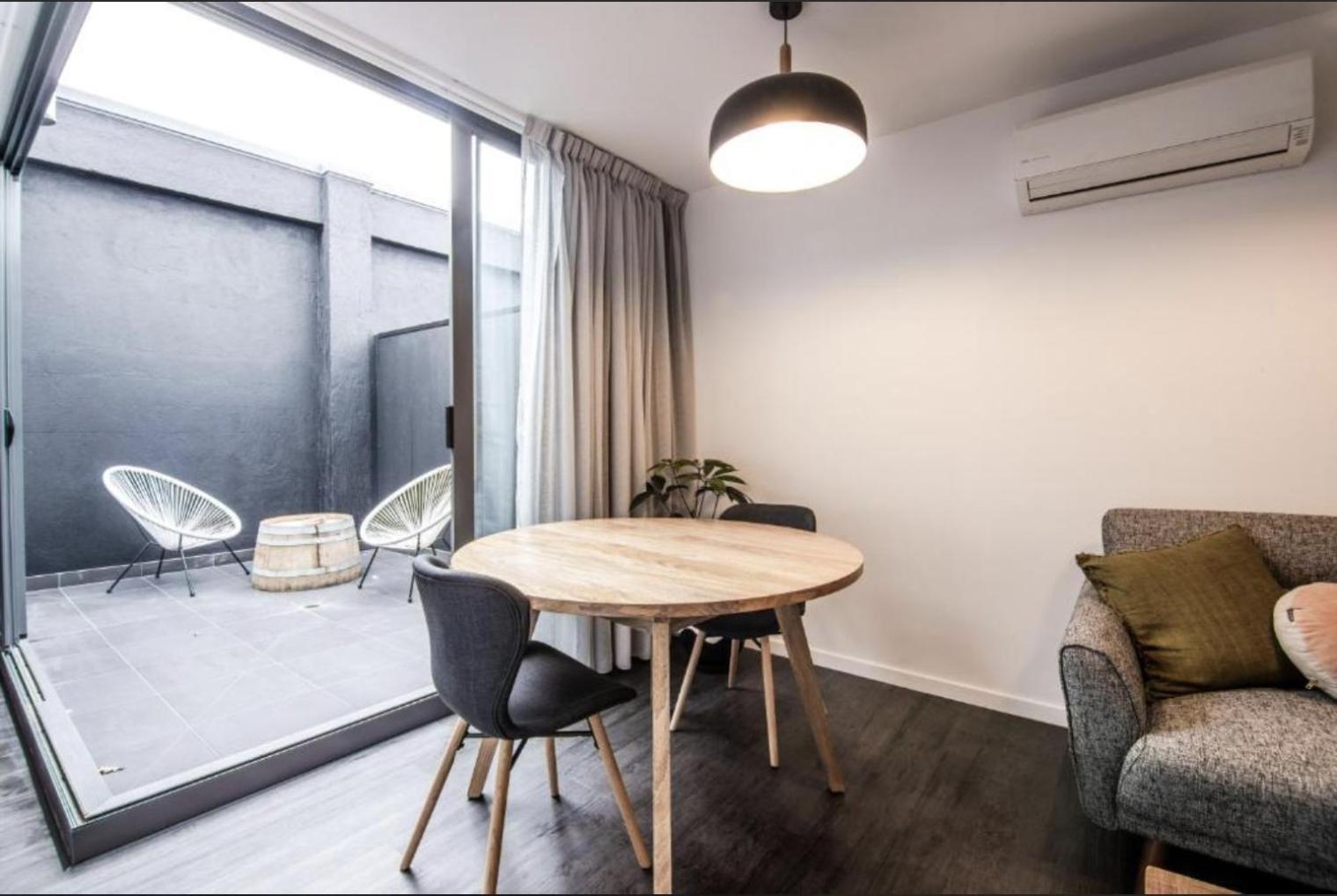 Change Overnight Launceston Bagian luar foto
